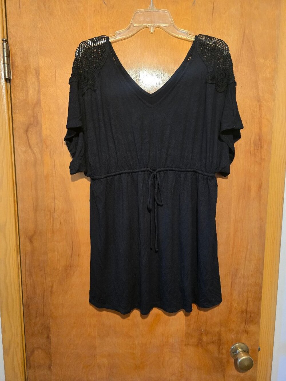 Liz Lange Maternity Black Top Size L